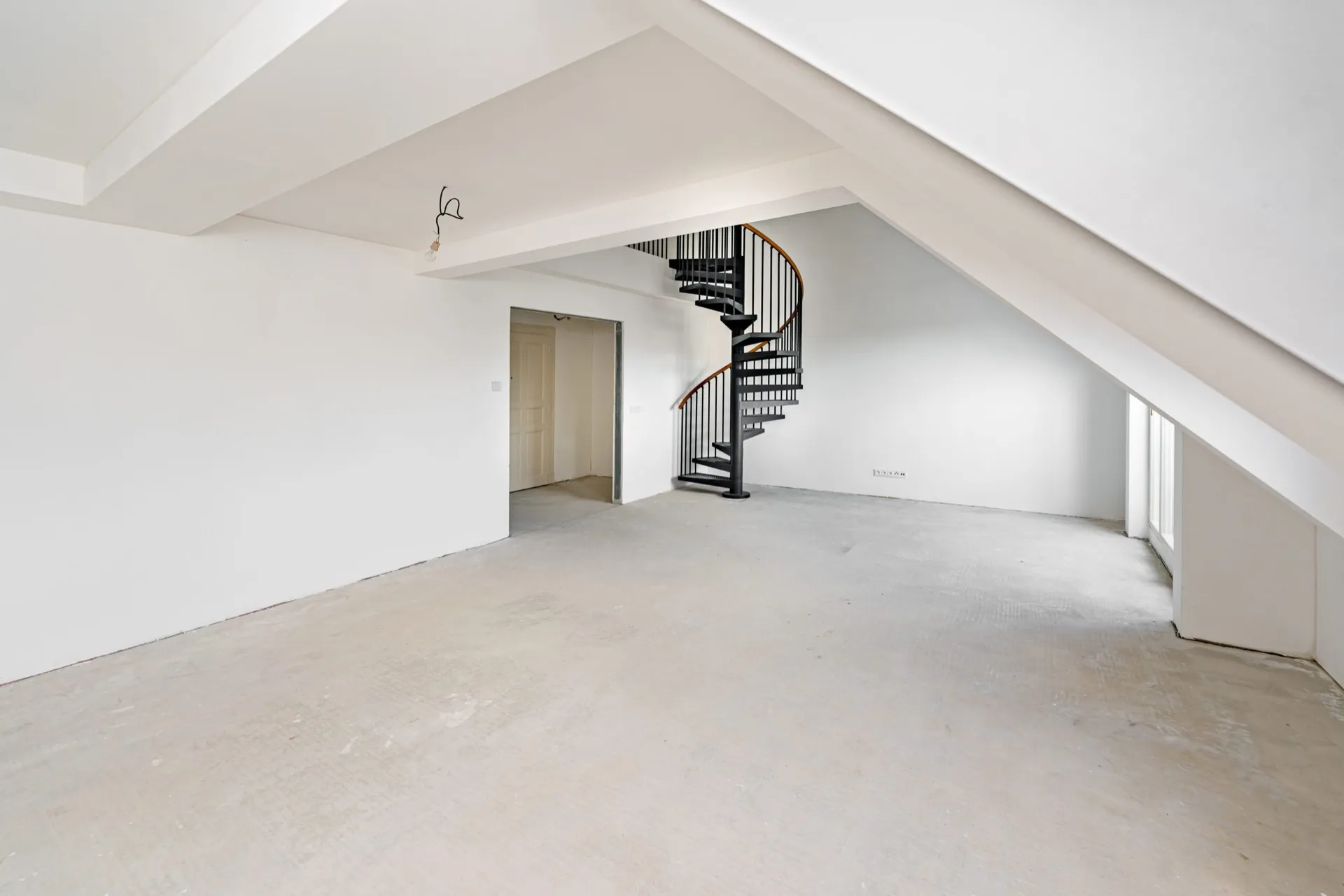 Prodej mezonetového bytu 3+kk v osobním vlastnictví 120,9 m², Praha 7 - Bubeneč