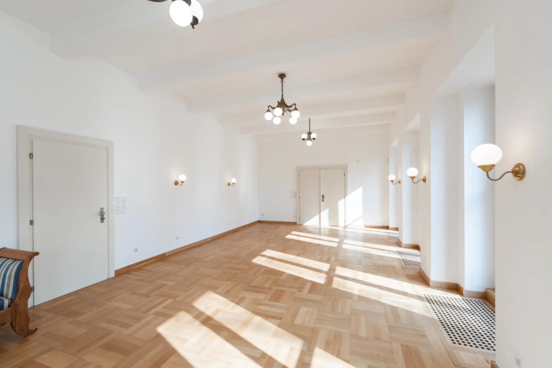 Funkcionalistická vila z období první republiky s pozemkem 2791 m²