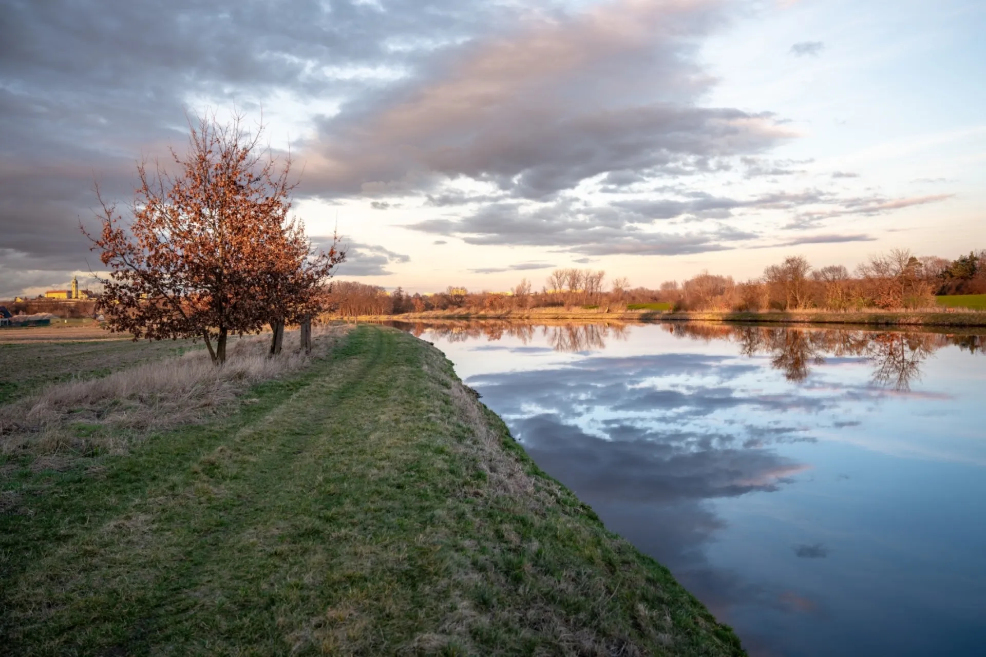 Pozemek 804 m² - Hořín, okres Mělník
