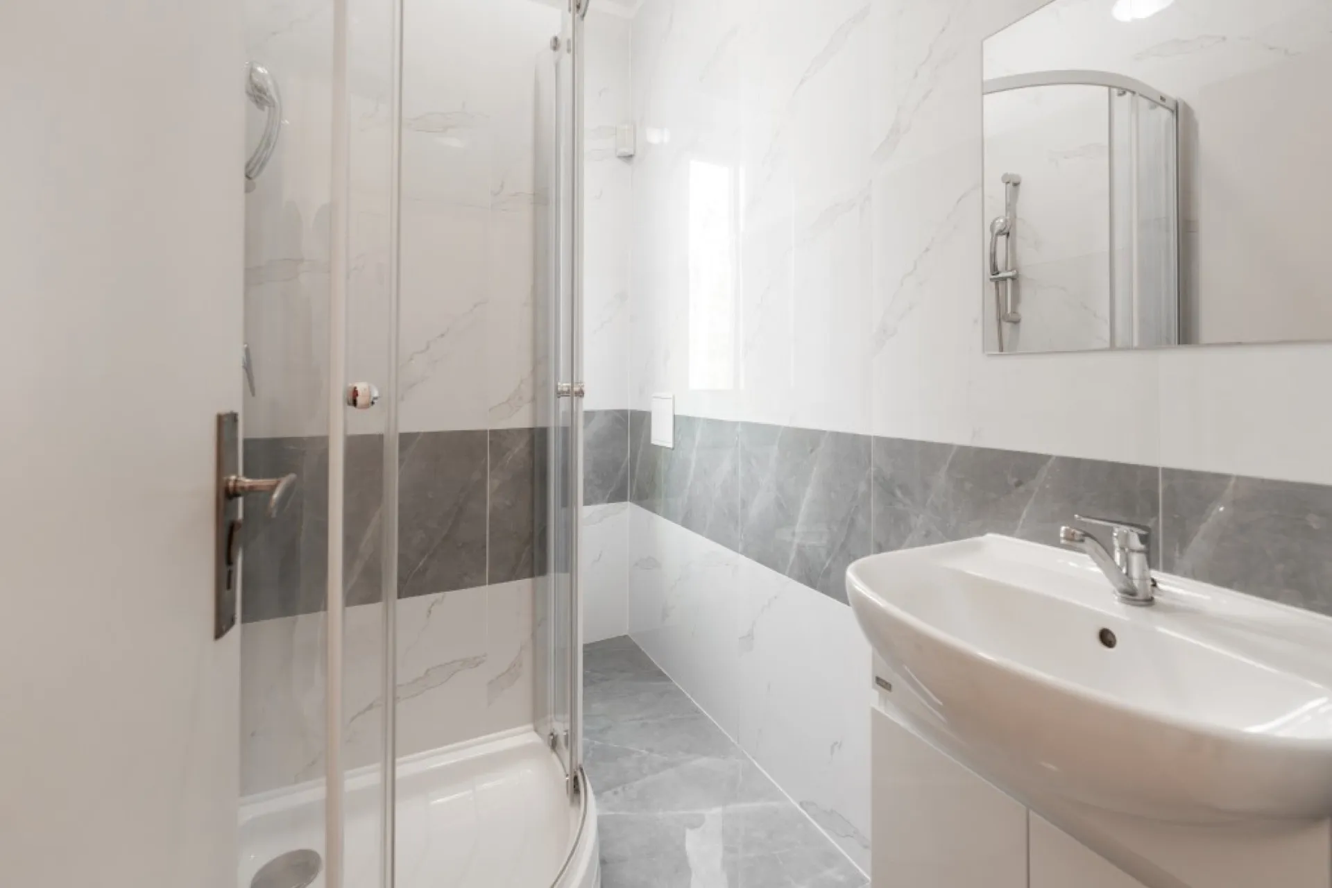 Funkcionalistická vila z období první republiky s pozemkem 2791 m²