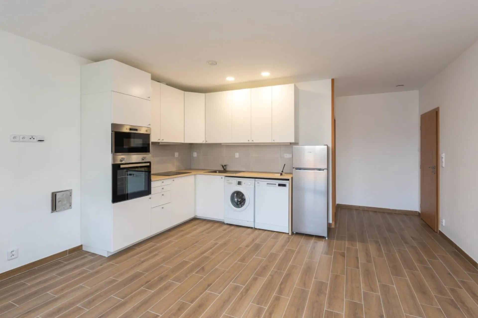 Funkcionalistická vila z období první republiky s pozemkem 2791 m²