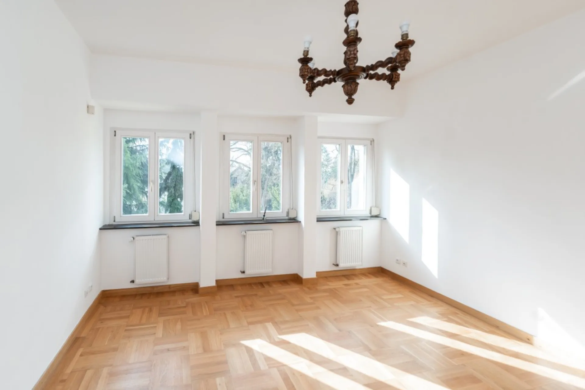 Funkcionalistická vila z období první republiky s pozemkem 2791 m²