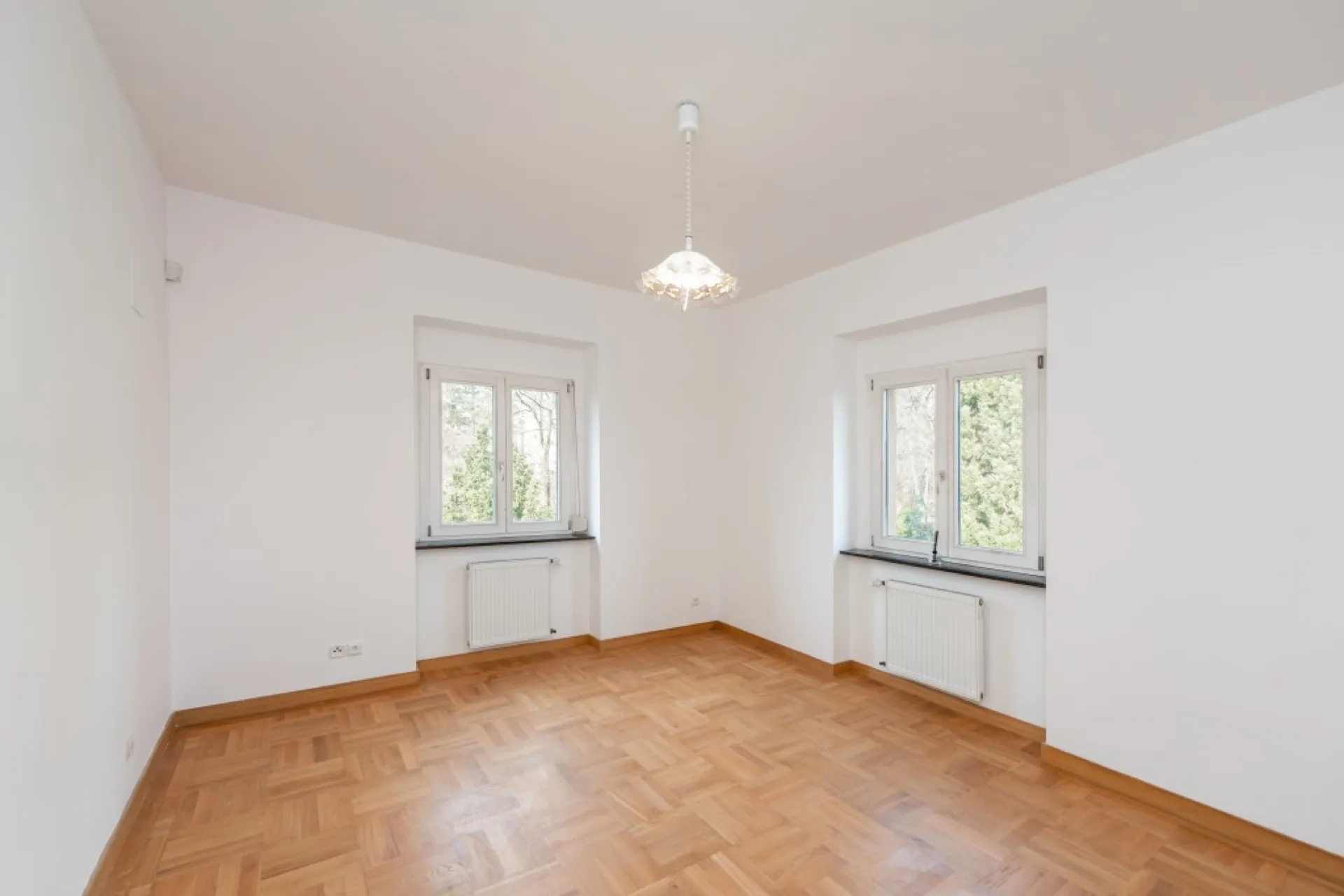 Funkcionalistická vila z období první republiky s pozemkem 2791 m²